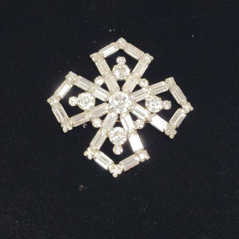 Vintage Weiss White Rhinestone Brooch